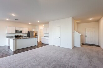 5713 Texas Palm Dr in Converse, TX - Building Photo - Building Photo