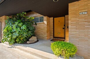 3827 NE Holman St in Portland, OR - Building Photo