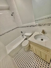 230 Main St in Eastchester, NY - Foto de edificio - Building Photo