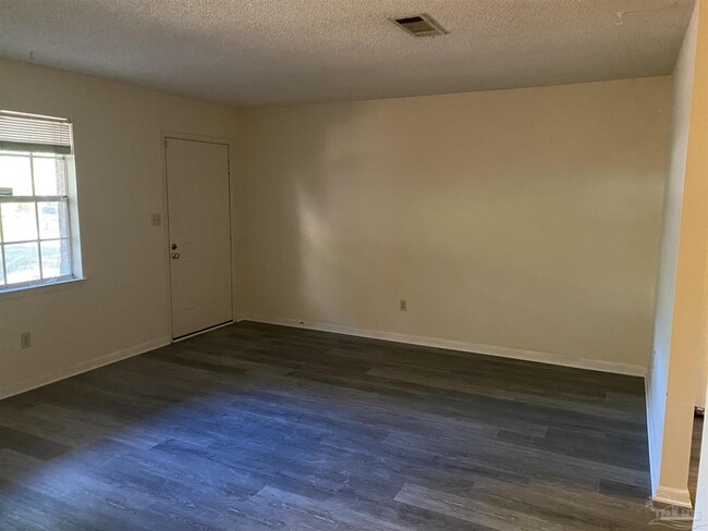 5097 Yacht Harbor Cir in Pensacola, FL - Building Photo - Building Photo