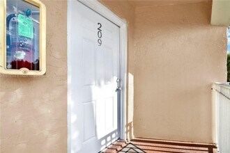 675 NW 85th Ct in Miami, FL - Building Photo - Building Photo