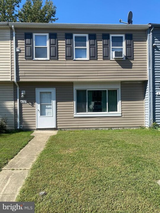 437 Patuxent Ct in La Plata, MD - Building Photo