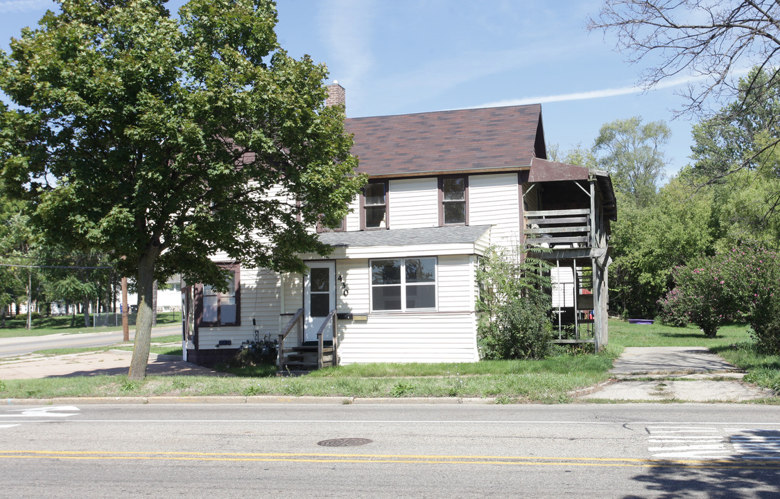 430 W Van Buren St in Battle Creek, MI - Building Photo