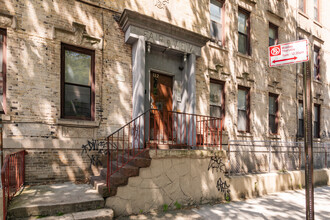 112 Howard Ave in Brooklyn, NY - Building Photo - Building Photo