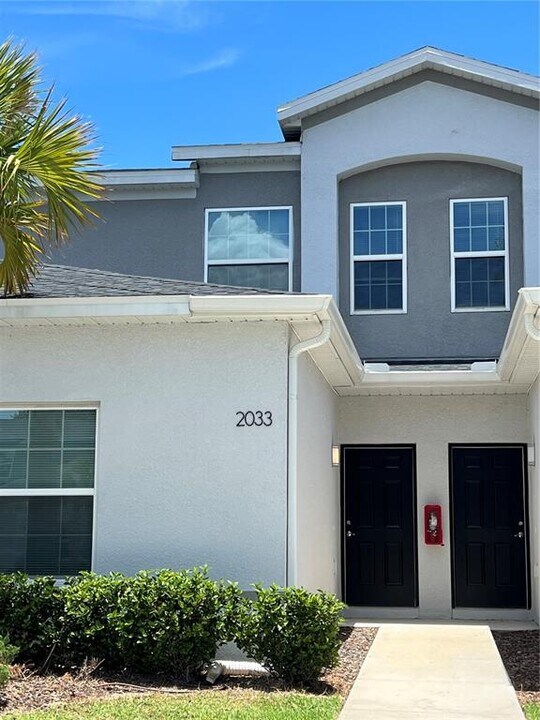 2033 Claudia Ln in Kissimmee, FL - Building Photo