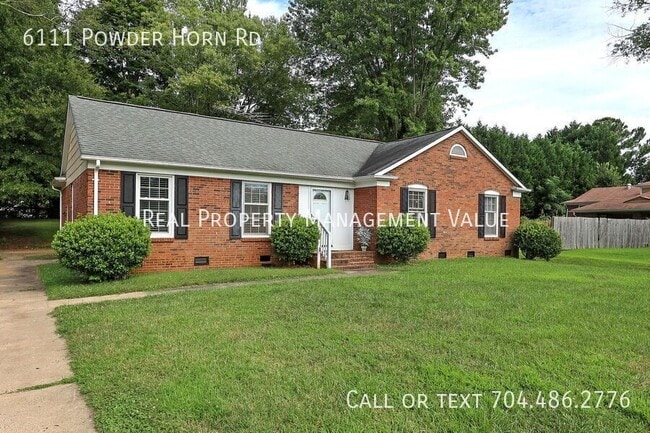 6111 Powder Horn Rd in Charlotte, NC - Building Photo - Building Photo