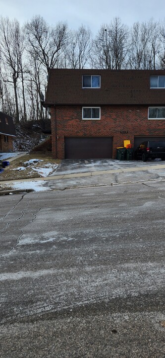 524 Marshal Ct, Unit A in West Bend, WI - Building Photo