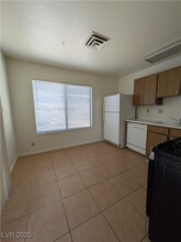 7049 Sylvan Oak Dr in Las Vegas, NV - Building Photo - Building Photo