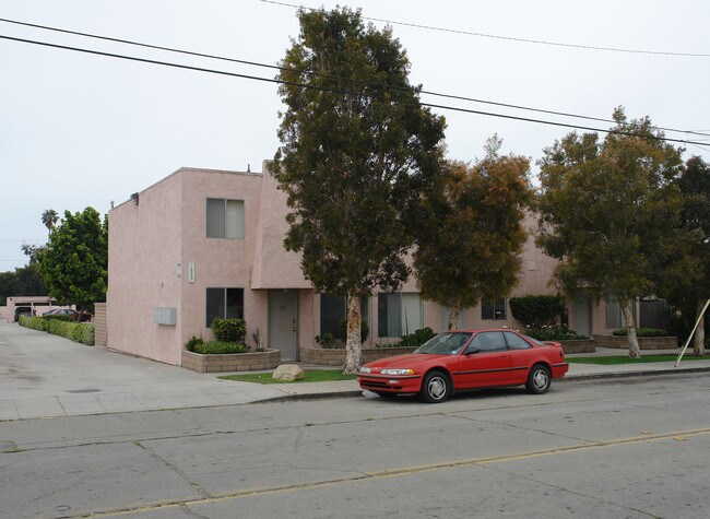 1830 E Ocean Ave in Ventura, CA - Foto de edificio - Building Photo