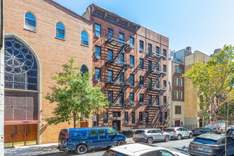 233 E 82nd Street in New York, NY - Building Photo - Primary Photo