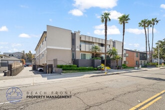 1105 N. Flower St. in Santa Ana, CA - Foto de edificio - Building Photo