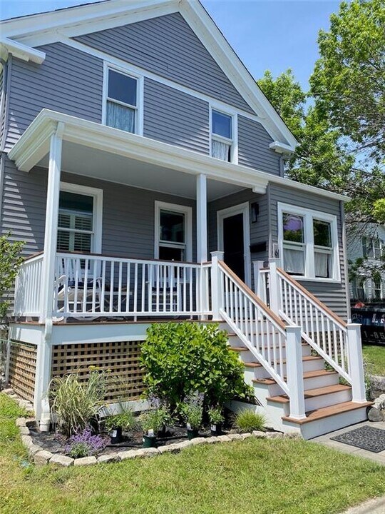 65 Houston Ave in Newport, RI - Foto de edificio