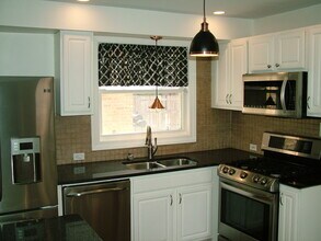 5965 W Touhy Ave in Chicago, IL - Building Photo - Building Photo