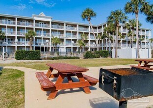 13500 Sandy Key Dr in Pensacola, FL - Foto de edificio - Building Photo