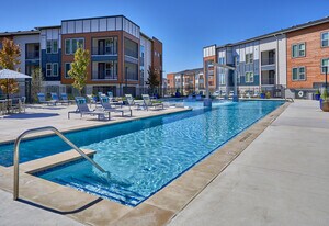 Neuhaus Lake Worth in Lake Worth, TX - Building Photo