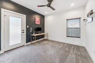 105 W Whitney St in Houston, TX - Building Photo - Building Photo