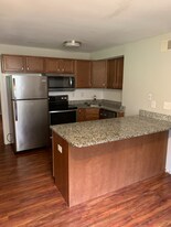 726 Ohio Pike in Cincinnati, OH - Building Photo