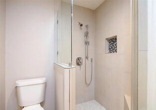 7019 Bent Branch Dr in Houston, TX - Building Photo - Building Photo