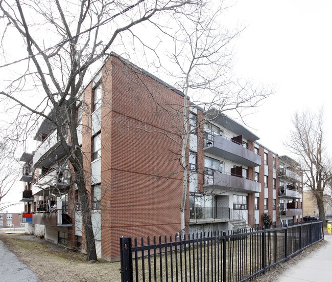 2960 Keele St in Toronto, ON - Building Photo - Primary Photo