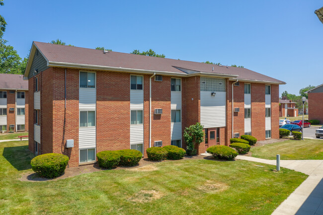 Oakwood Park Apartments in Lorain, OH - Foto de edificio - Building Photo