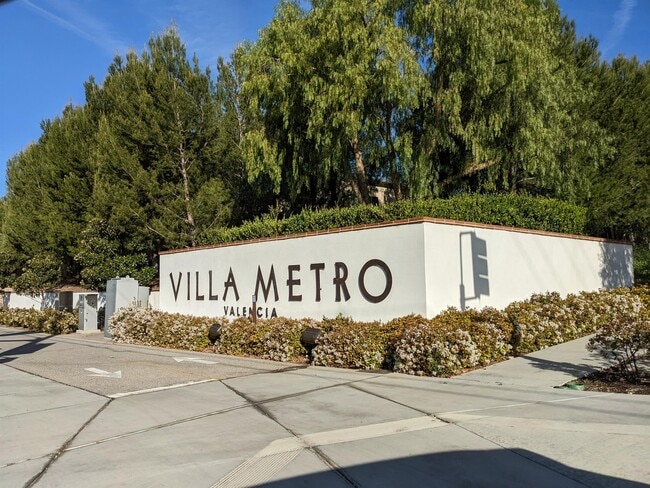 21742 Candela Dr in Santa Clarita, CA - Building Photo - Building Photo