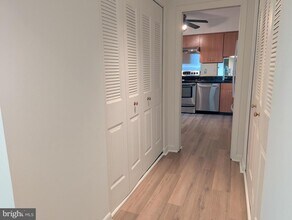 3709 S George Mason Dr in Falls Church, VA - Foto de edificio - Building Photo