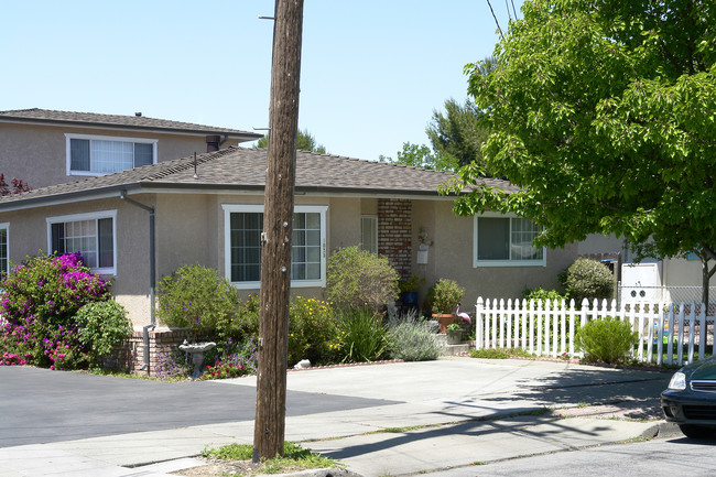 1025 Jones Ct in Redwood City, CA - Building Photo - Building Photo