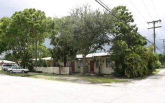 190-194 NE 90th St in Miami, FL - Building Photo