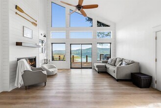 18300 W Rim Dr in Jonestown, TX - Building Photo - Building Photo