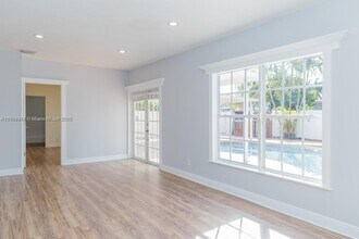 5520 Hayes St in Hollywood, FL - Building Photo - Building Photo