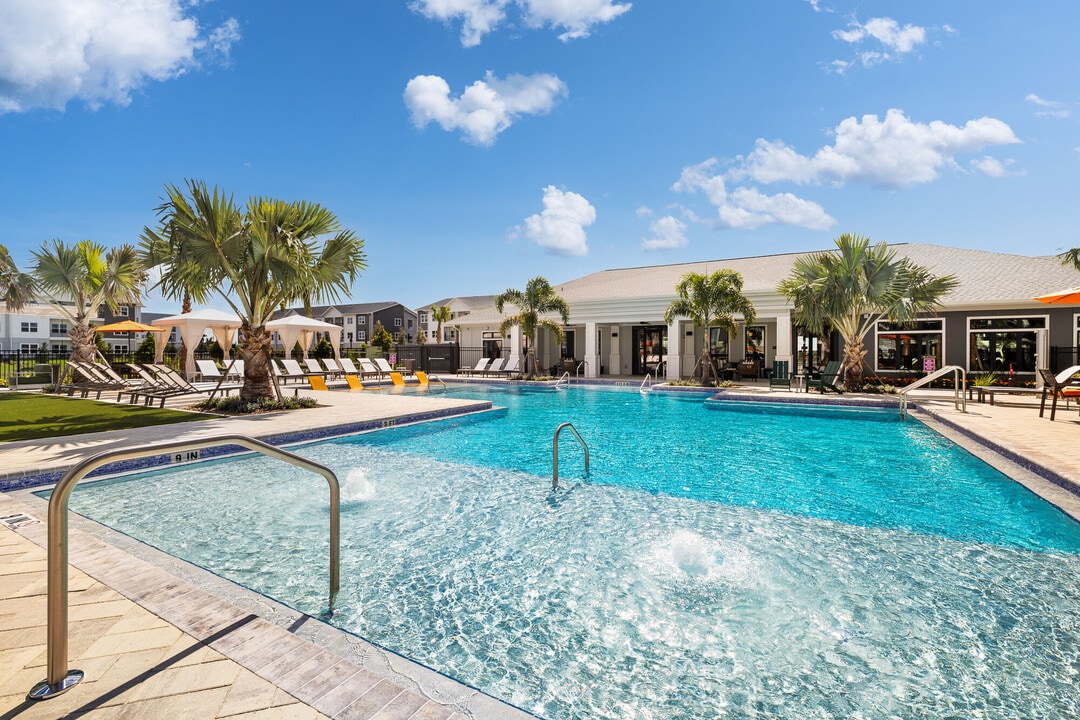 Aventon Grove in Davenport, FL - Building Photo