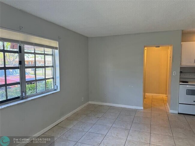 5301 NW 18th Pl in Lauderhill, FL - Building Photo - Building Photo