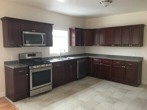 22 Gage St, Unit Unit 3 in Worcester, MA - Foto de edificio - Building Photo