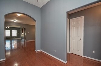 917 Almond St in Baytown, TX - Building Photo - Building Photo