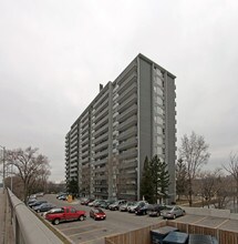 Havenbrook Towers in Toronto, ON - Building Photo - Building Photo