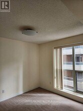270-270 Wellington St W in Toronto, ON - Building Photo - Building Photo