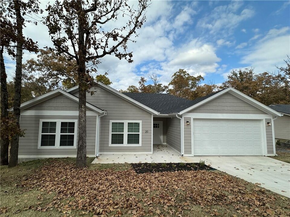 20 Cumbrian Dr in Bella Vista, AR - Building Photo