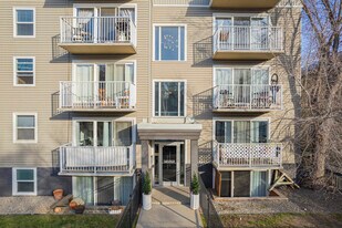 1626 14th Ave SW in Calgary, AB - Building Photo