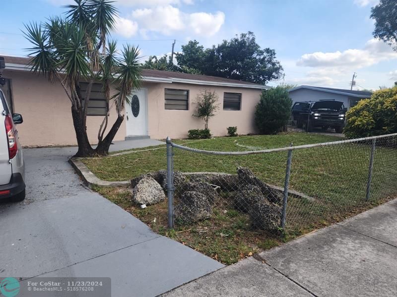 2320 NW 23rd Ln in Fort Lauderdale, FL - Building Photo