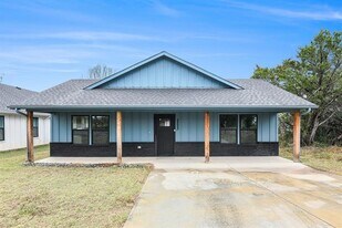2223 Comet Trail in Granbury, TX - Building Photo