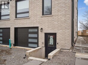 164 Betty Ann Dr in Toronto, ON - Building Photo - Building Photo