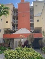 8205 Lake Dr in Doral, FL - Building Photo