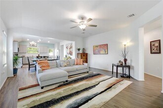 6813 Colorado Bluffs Rd in Austin, TX - Building Photo - Building Photo