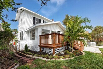 13148 3rd St E in Madeira Beach, FL - Building Photo - Building Photo