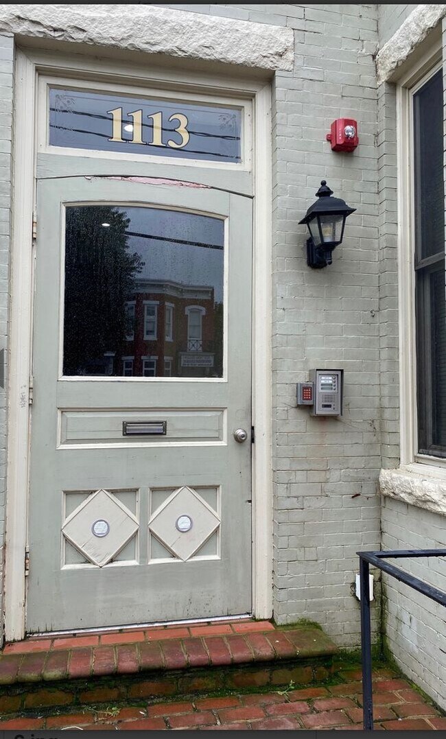 1113 W Main St-Unit -Apt #B in Richmond, VA - Building Photo - Building Photo