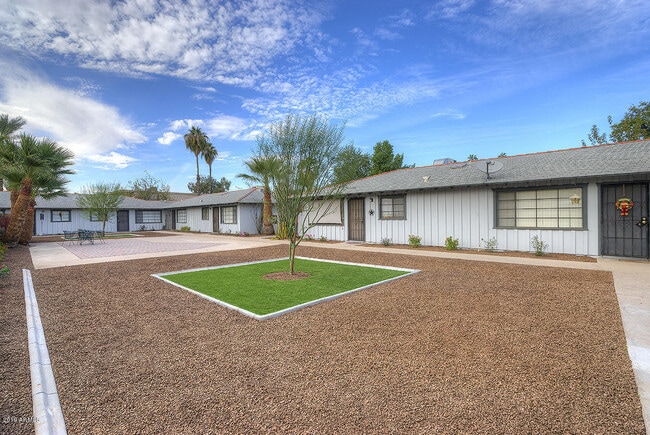 Marlette 8 in Phoenix, AZ - Building Photo - Building Photo