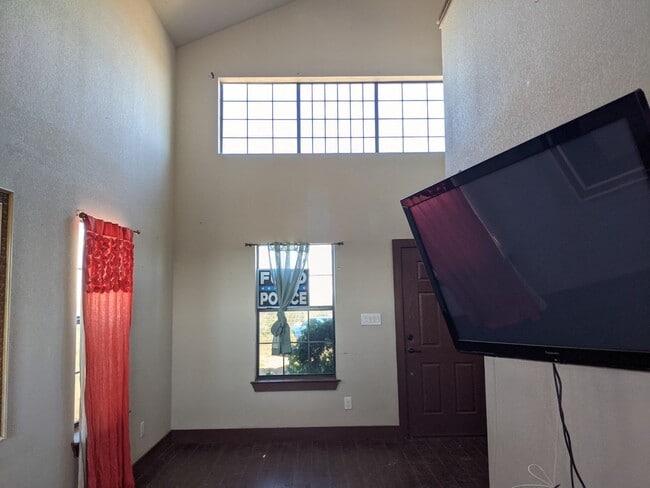 143 Spring Hollow Trail in Smithville, TX - Building Photo - Building Photo