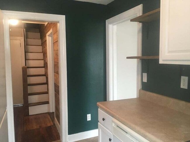 property at 1723 Kissingbower Rd