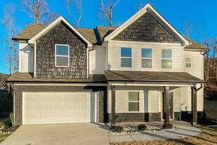 100 Fairview Dr in Newnan, GA - Building Photo