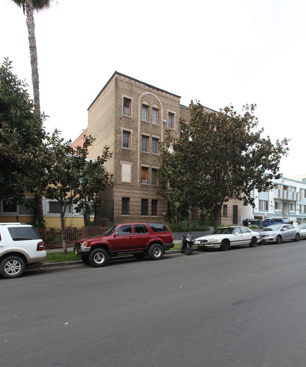 The Catalina Apartments in Los Angeles, CA - Foto de edificio